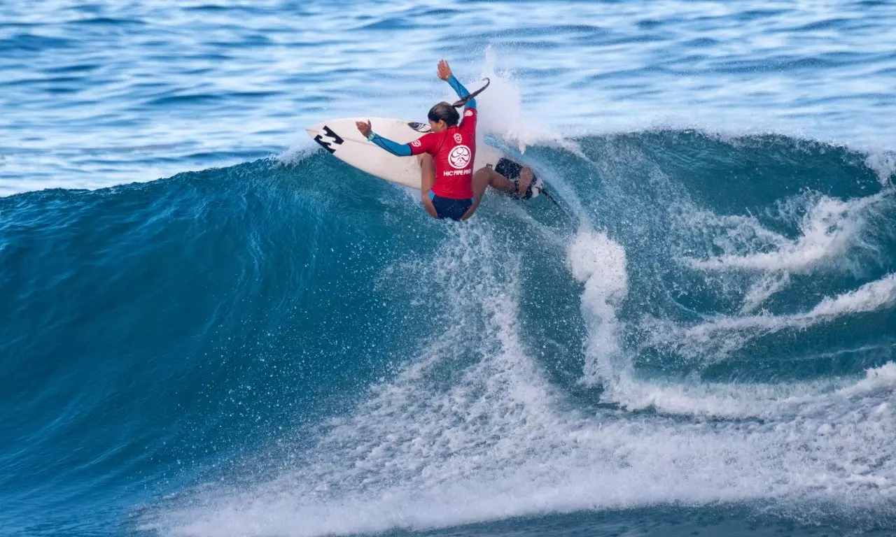 Luana Silva surfe CT da WSL em 2024 (Saguibo/World Surf League)