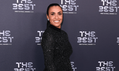 Marta recebe premio de imortal da FIFA