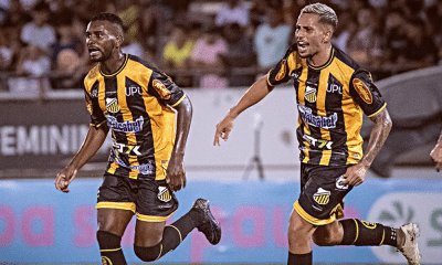 Jogadores do Novorizontino comemoram gol sobre o São Paulo na Copinha