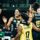 Jogadoras do Praia Clube comemoram vitória sobre o São Caetano na Superliga feminina de vôlei