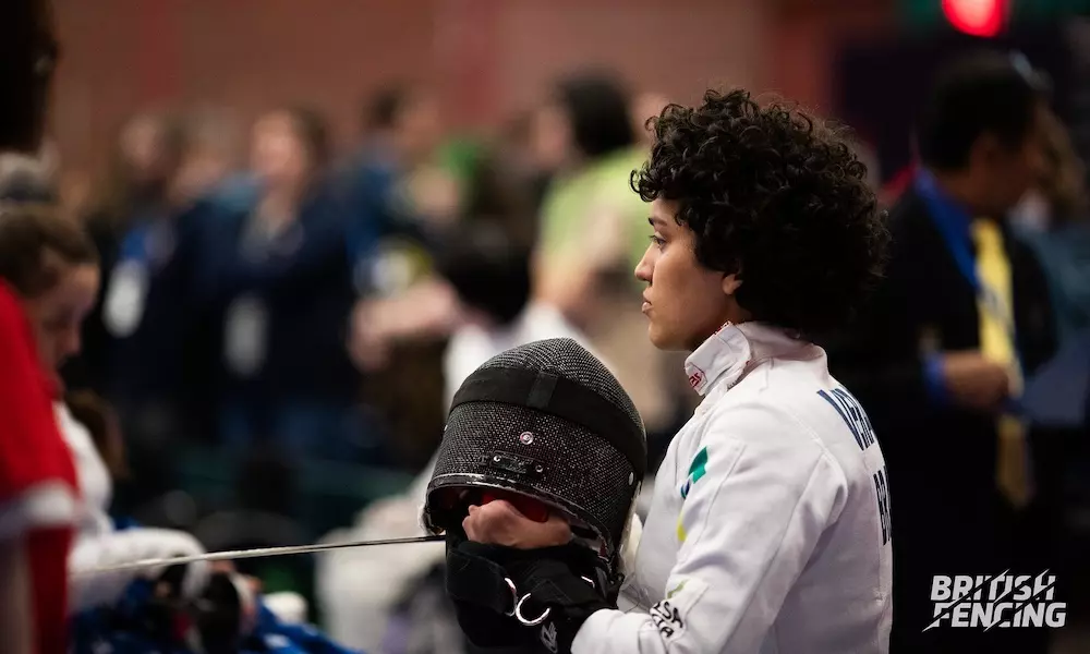 Rayssa Veras esgrima espada feminina com Carminha Oliveira Mônica Santos esgrima em cadeira de rodas copa do mundo cardiff
