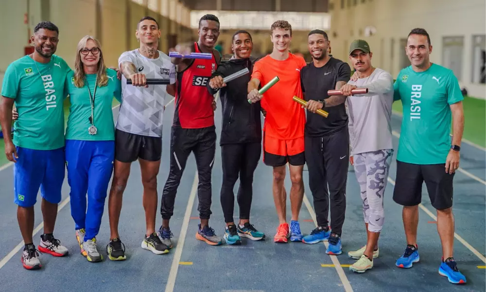 atletas do revezamento 4x100m masculino brasileiro em ação em camping de treinamento visando Paris-2024
