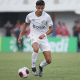 Jogador do Santos conduz a bola em jogo da Copinha contra o Água Santa