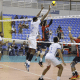 Jogador do Blumenau levanta bola em jogada de ataque contra o Minas no jogo válido pela Superliga Masculina de vôlei