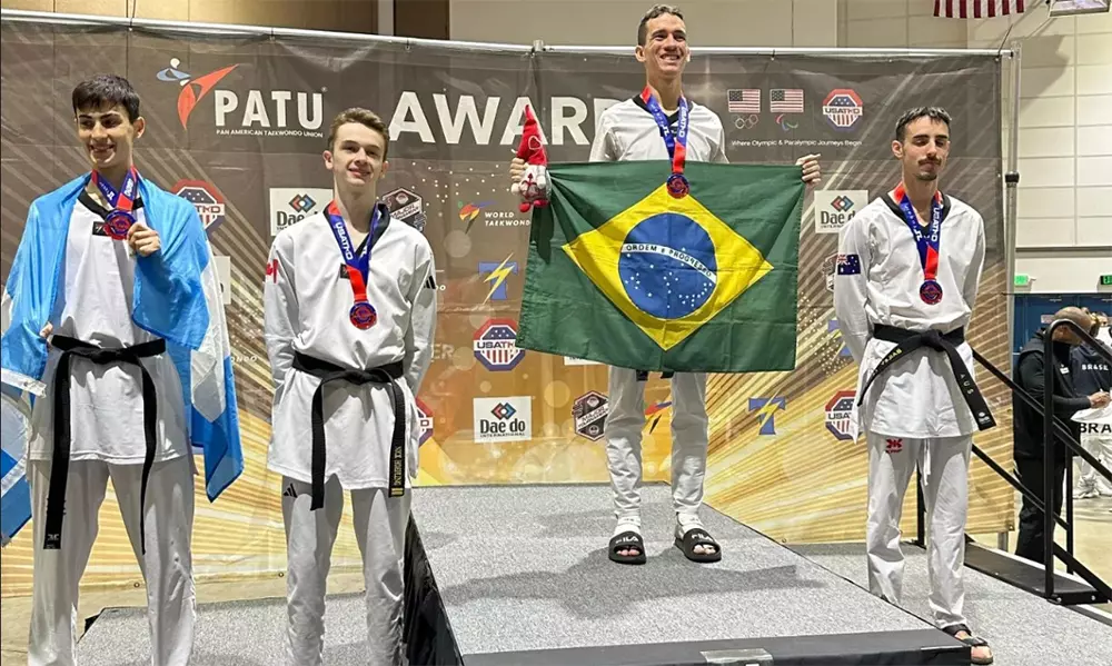 Na imagem, um dos lutadores do Brasil, país subiu ao pódio em 16 vezes, sendo quatro delas no lugar mais alto.
