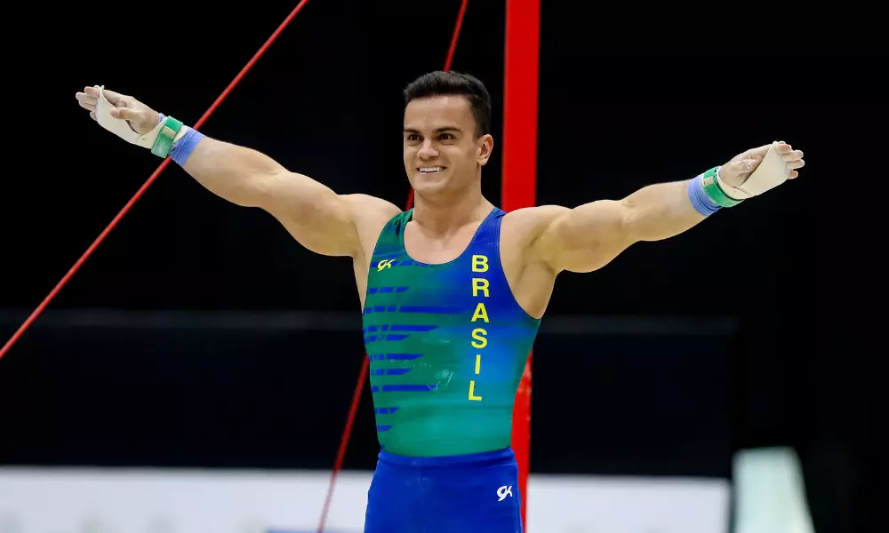 Caio Souza depois da apresentação nas argolas na Copa do Mundo do Cairo de ginástica artística