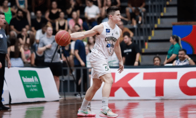 Jogador parte para cesta em jogo Cerrado x União Corinthians pelo NBB