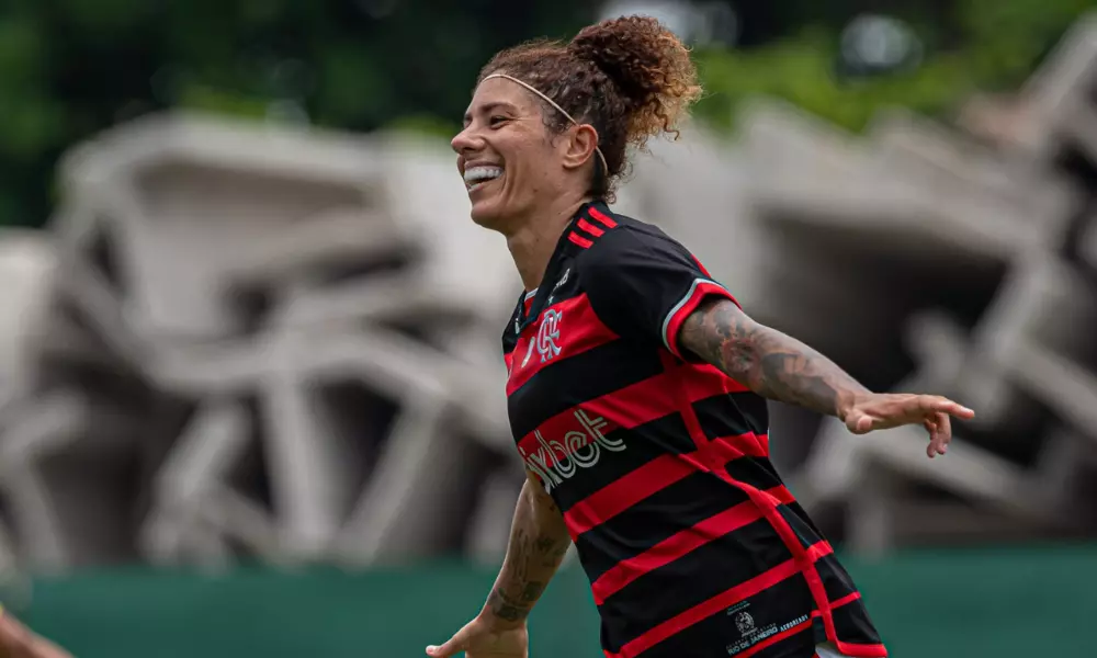 Cristiane após marcar gol pelo Flamengo em jogo de futebol feminino