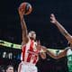 Brasileiro Yago Mateus em ação na partida entre Estrela Vermelha e Zalgiris Kaunas, válida pela EuroLeague (Reprodução/Twitter/@kkcrvenazvezda)