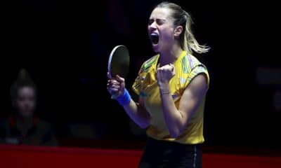 Bruna Takahashi vibrando em uma partida do Mundial por Equipes de tênis de mesa (Foto: WTT)
