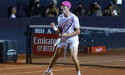 João Fonseca em ação nas oitavas de final do Rio Open. Ele está na semi do Challenger de Assunção (Foto: Divulgação/Fotojump)