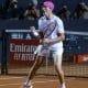 João Fonseca em ação nas oitavas de final do Rio Open. Ele está na semi do Challenger de Assunção (Foto: Divulgação/Fotojump)