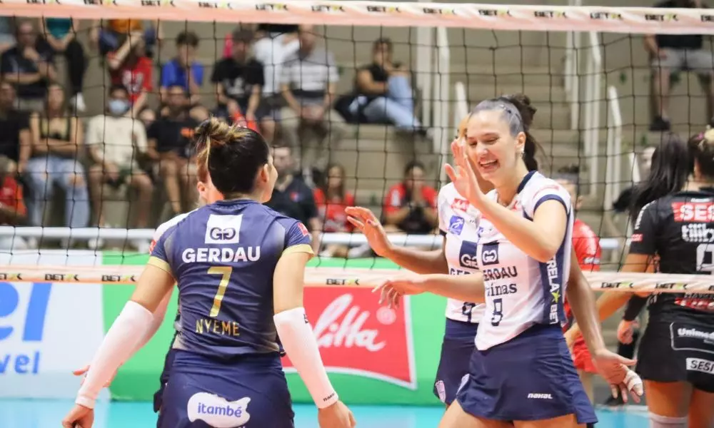 Equipe do Gerdau Minas em uma partida da Superliga Feminina (Marcelo Ferrazoli/Sesi-SP)