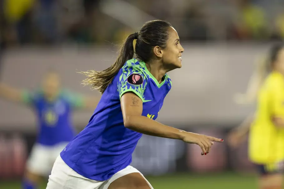 Duda Sampaio comemora o primeiro gol da seleção feminina contra a Colômbia na Copa Ouro