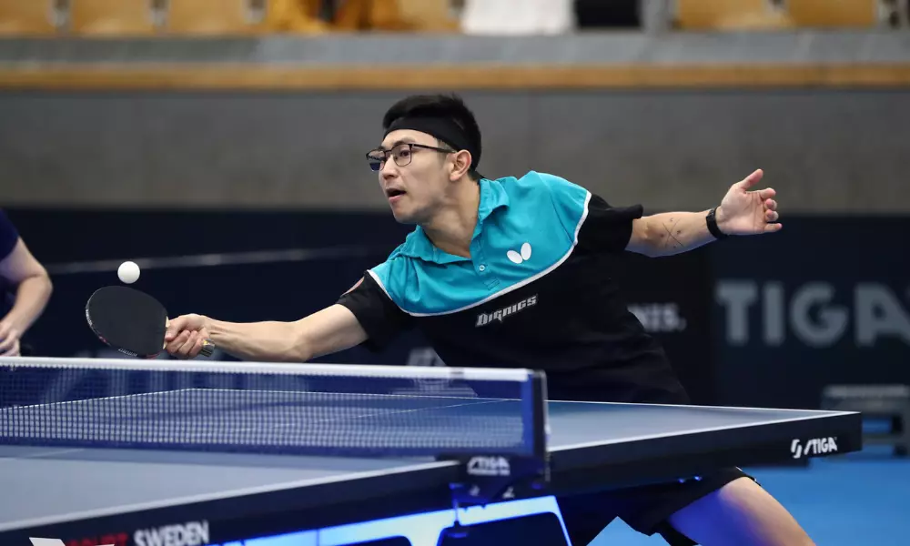 Eric Jouti rebate bolinha no WTT Feeder de Manchester de tênis de mesa (Foto: WTT)