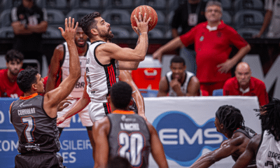 Flamengo e Unifacisa duelando pelo NBB