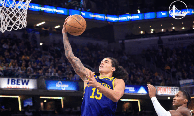 Gui Santos faz bandeja no jogo do Golden State Warriors contra o Indiana Pacers na NBA