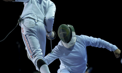 Henrique Garrigos e Enrico Pezzi em ação na Copa do Mundo de sabre na Geórgia