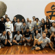 Atletas e comissão do Instituo Reação pousam para foto após serem campeões gerais do Meeting Nacional Sub-18 e Sub-21