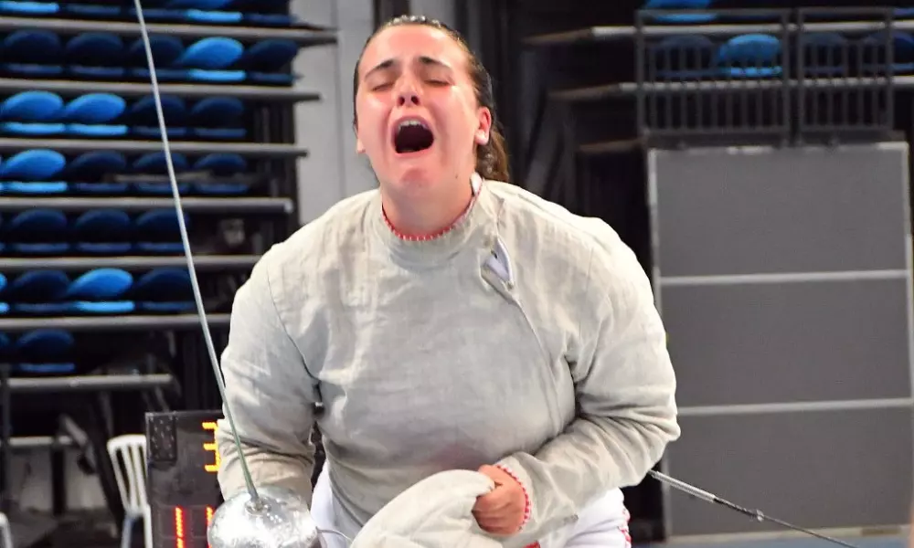 Isabela Carvalho vibra com medalha no sabre sub-20 do Pan-Americano Cadete e Juvenil de esgrima