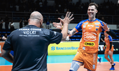João Franck em partida do Farma Conde na Superliga Masculina de vôlei