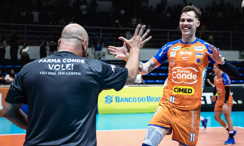 João Franck em partida do Farma Conde na Superliga Masculina de vôlei