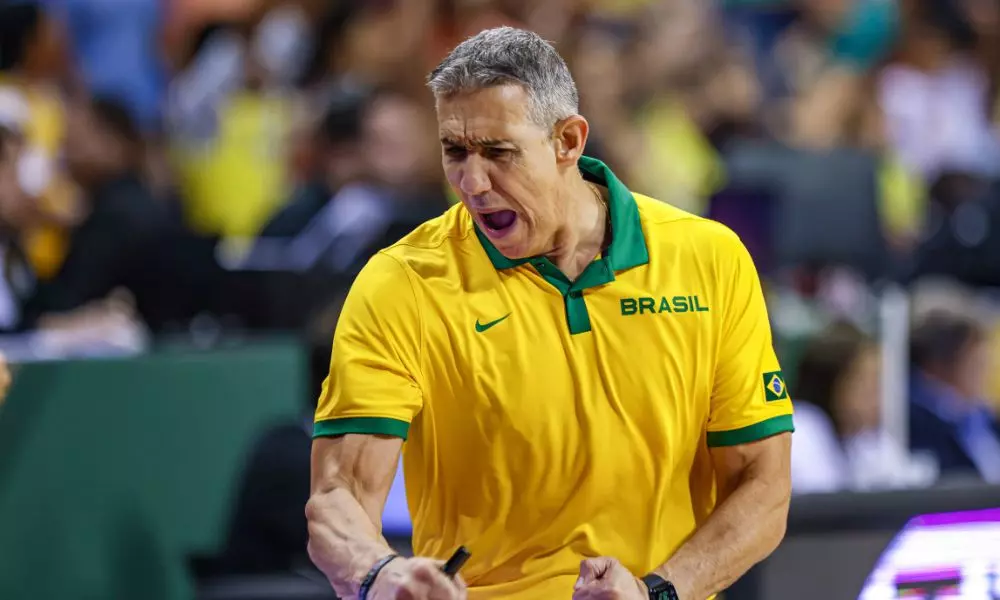José Neto vibra no Pré-Olímpico de basquete feminino