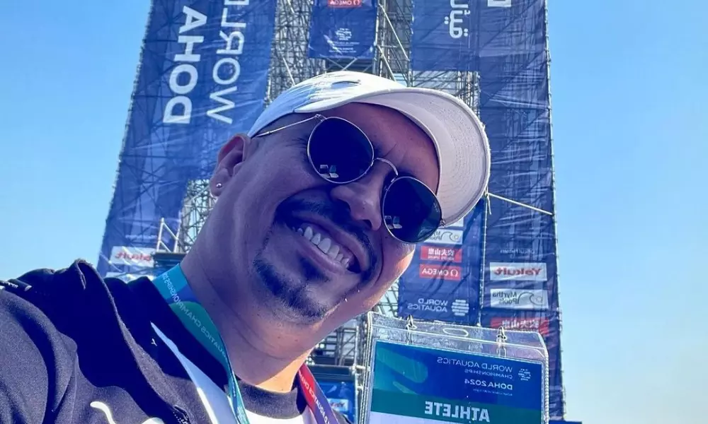Jucelino Júnior pousa para foto selfie antes do Mundial de high diving