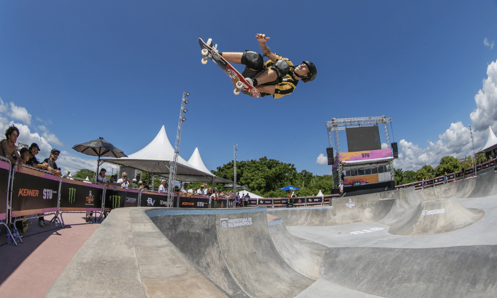 Kalani Konig mandando aéreo no Park do STU National de Floripa