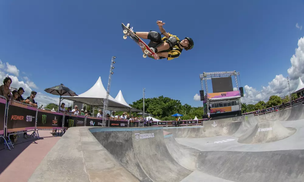 Kalani Konig mandando aéreo no Park do STU National de Floripa