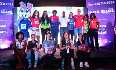 Jogadoras das 11 equipes que vão disputar a LBF posam para foto