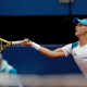 Laura Pigossi rebate bolinha no WTA 125 de Mumbai