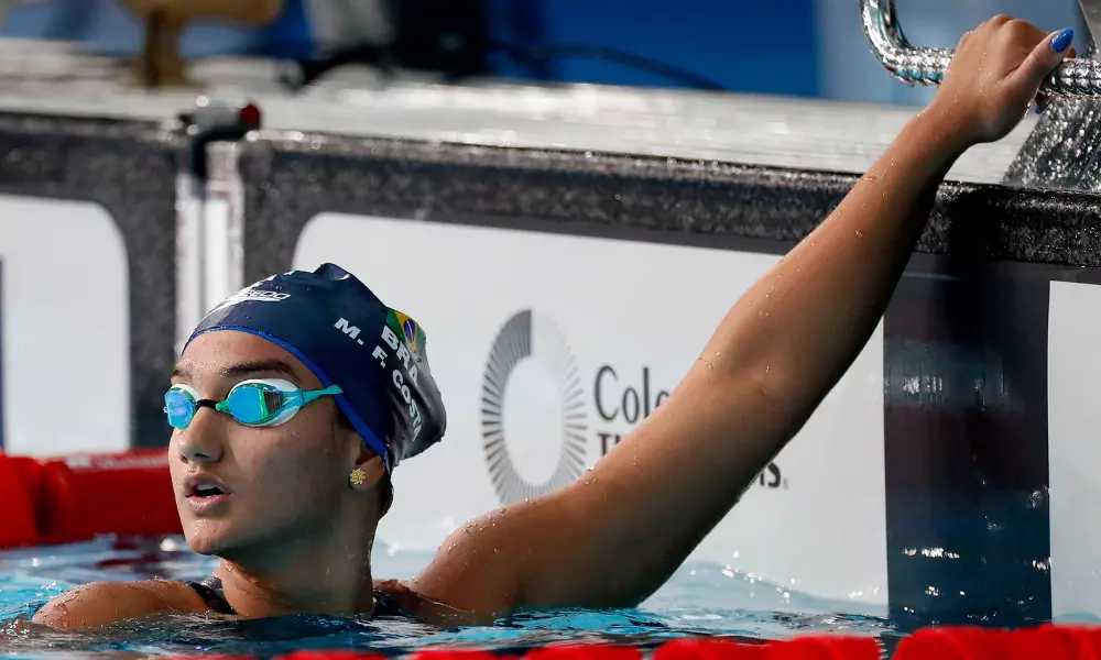 Mafê Costa ao final da prova dos 200m livre no Mundial de Doha