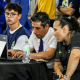 Maria Portela olha para computador durante ação com a Federação Gaúcha de Judô