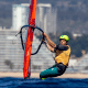 Mateus Isaac em ação no Mundial da classe iQFoil da vela; Giovanna Prada também participa