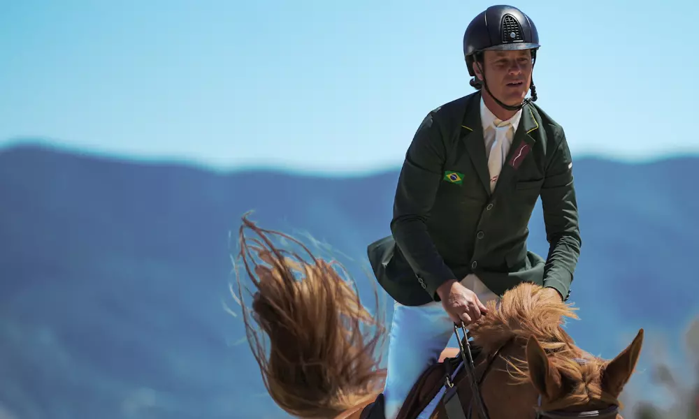 Pedro Veniss em ação no Sunshine Tour de hipismo saltos