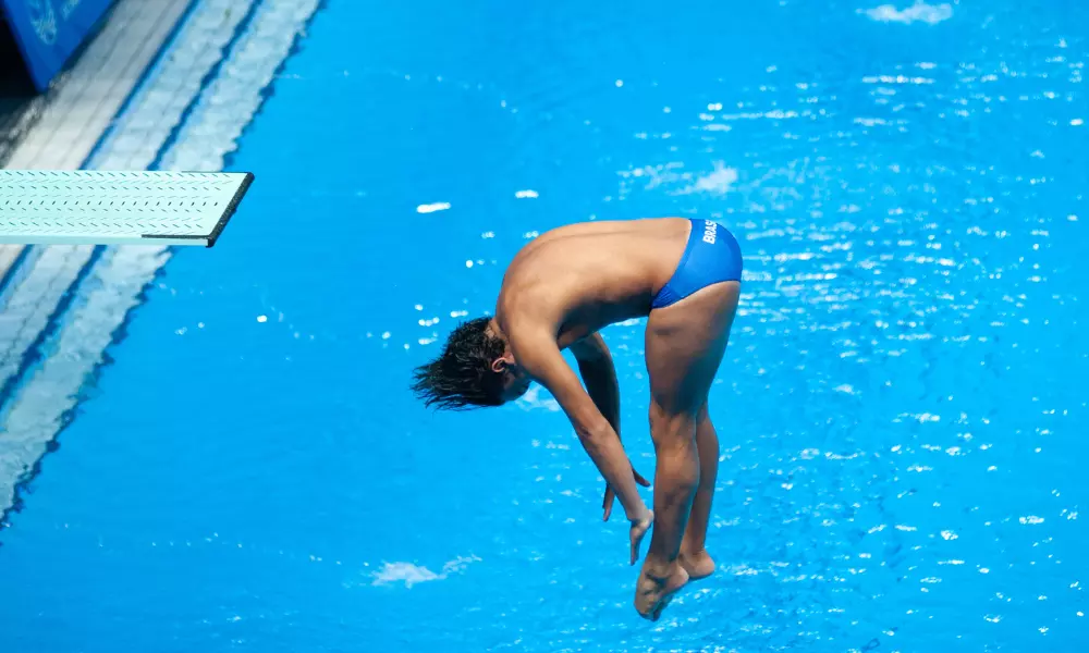 Rafael Max em ação no trampolim 3m do Mundial de Esportes Aquáticos de Doha - saltos ornamentais