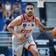 Santiago Scala, do Sesi Franca, conduz a bola em jogo do NBB contra o Minas ; Brasília ao vivo