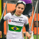 Tota Magalhães descendo escada em bastidores da Volta da Comunidade Valenciana de Ciclismo de Estrada