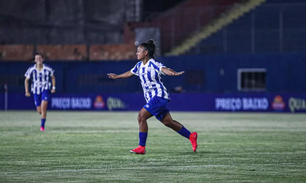 Jogadora do Avaí Kindermann comemora gol sobre o Fluminense na Supercopa Feminina