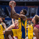 Georginho no floater contra a Letônia na Copa do Mundo; ele é um dos convocados do Brasil para as Eliminatórias da AmeriCup de basquete masculino