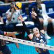 Jenna Gray faz levantamento para Thaísa no jogo entre Minas e Fluminense na Superliga Feminina de vôlei