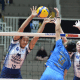 Jogadoras do Minas bloqueiam ataque do San Martín no Sul-Americano de Clubes de vôlei feminino