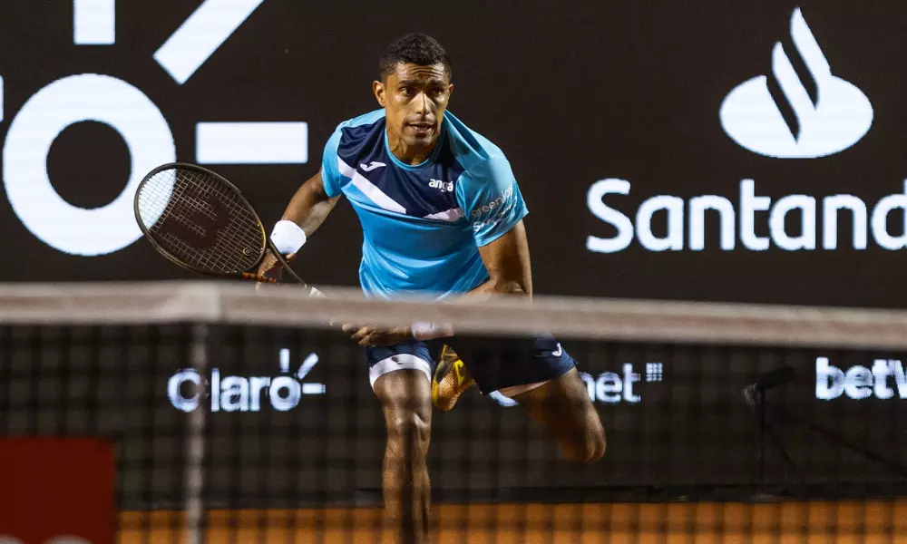 Thiago Monteiro no Rio Open em partida contra Felipe Meligeni Alves