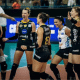 Jogadoras do Praia Clube comemoram vitória sobre o Pinheiros na Superliga Feminina. Bluvôlei também ganhou nesta quinta