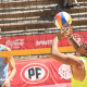 Rafael Andrew faz levantamento em jogo do Circuito Sul-Americano de vôlei de praia
