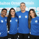 Isaac Souza, Ingrid Oliveira e Giovanna Pedroso com o treinador Alexander Ferrer