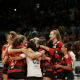 Jogadoras do Sesc Flamengo comemoram vitória sobre o Fluminense na Superliga Feminina