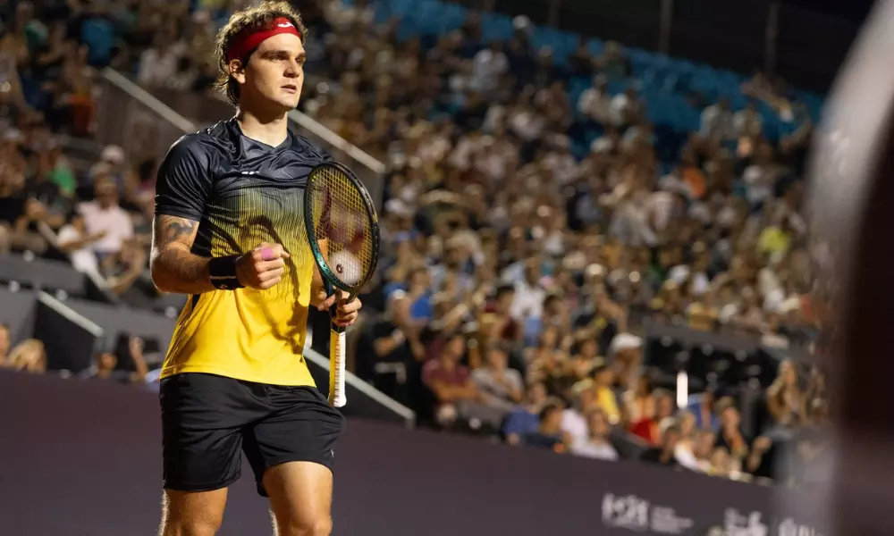 Thiago Wild comemora ponto em jogo do Rio Open