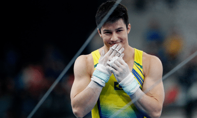 Arthur Nory sorri após apresentação na barra fixa na Copa do Mundo de Baku